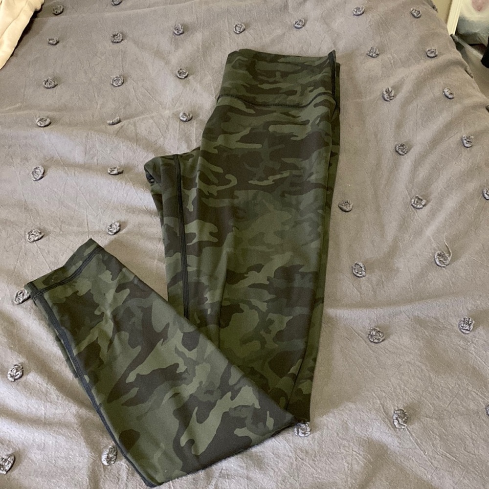 Lululemon camo wunder unders